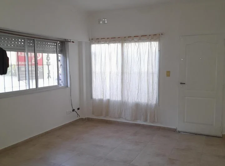 ALQUILER: DPEARTAMENTO EN PLANTA BAJA. MORÓN SUR 3