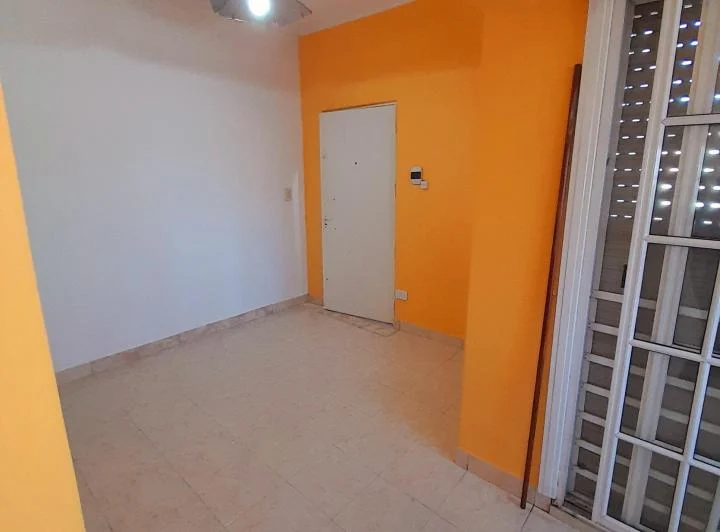 ALQUILER: DOS AMBIENTES AMPLIO. SAN JUSTO. 4