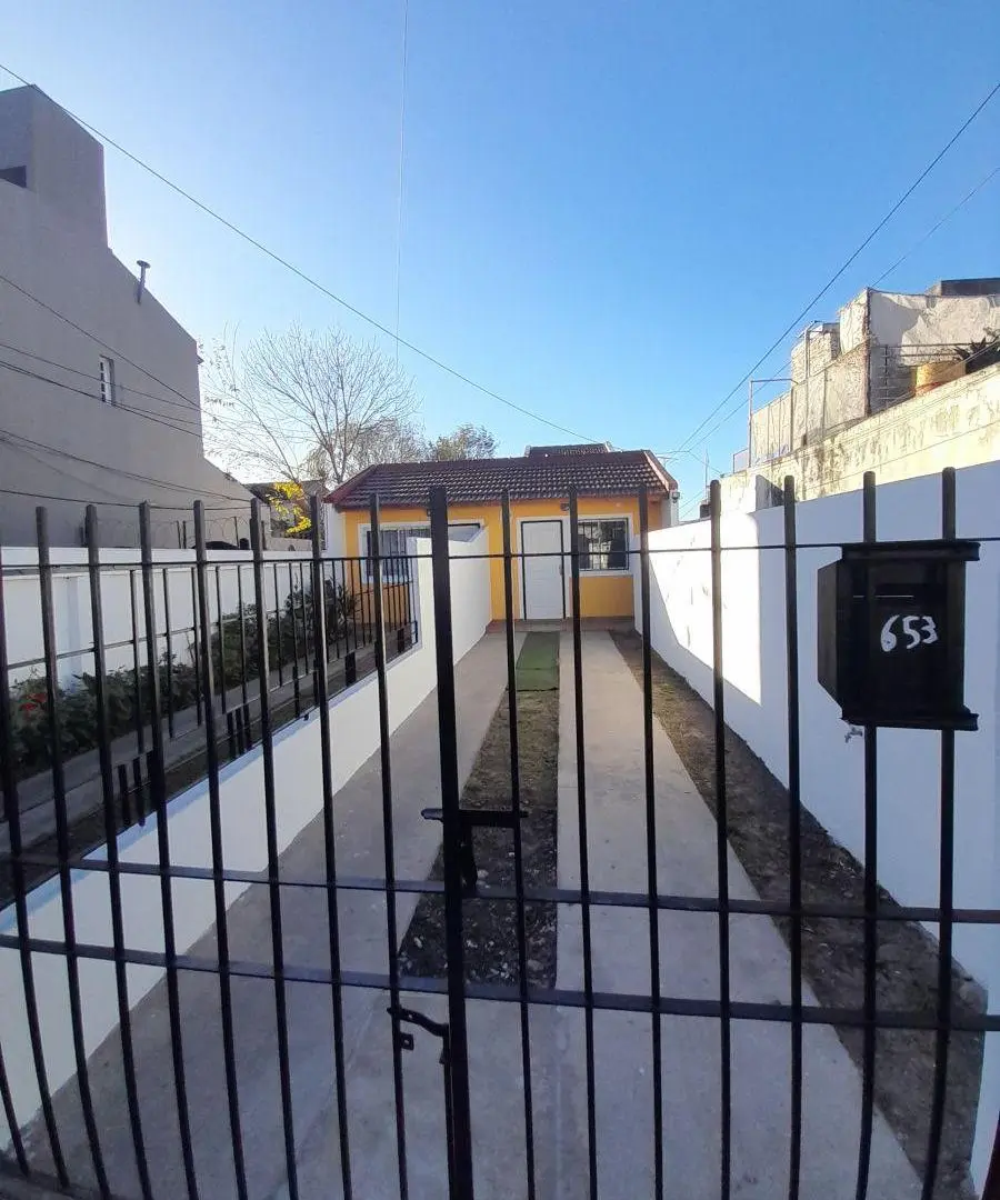ALQUILER: PH DOS AMBIENTES AL FRENTE. CASTELAR NORTE. 3