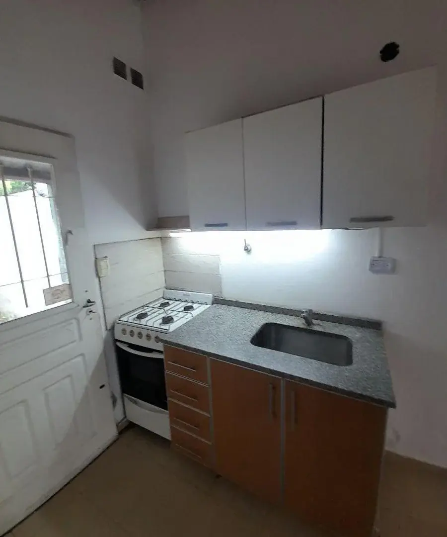 ALQUILER: DUPLEX TRES AMBIENTES. ITUZAINGO NORTE. 5
