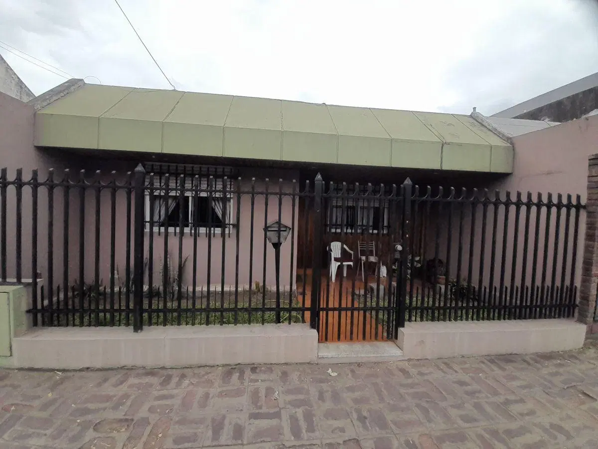 VENTA: CASA TODO EN PLANTA BAJA. MORÓN SUR. 2