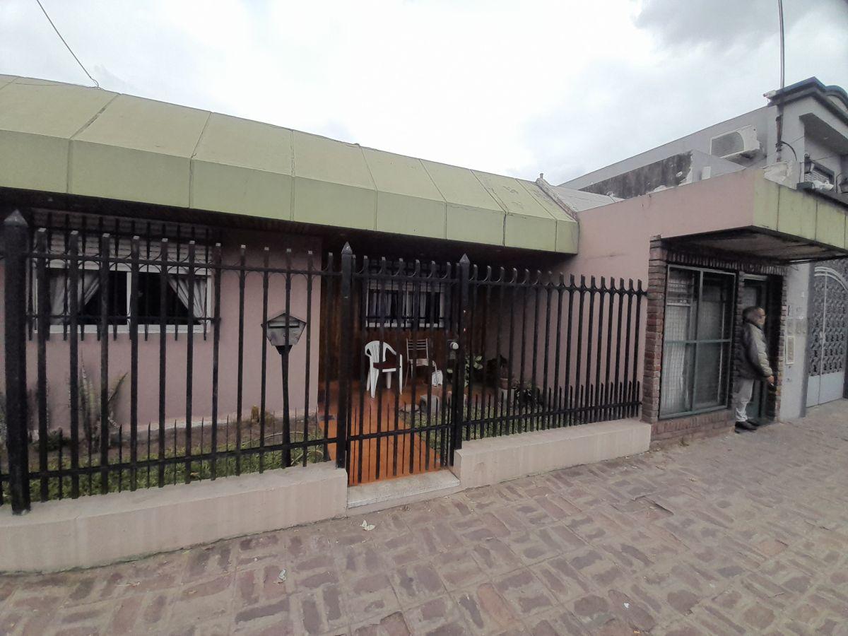 VENTA: CASA TODO EN PLANTA BAJA. MORÓN SUR.