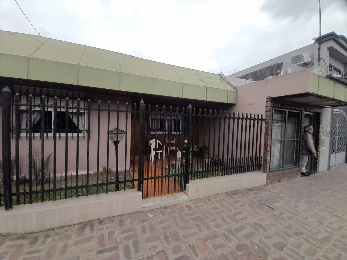 VENTA: CASA TODO EN PLANTA BAJA. MORÓN SUR. 1