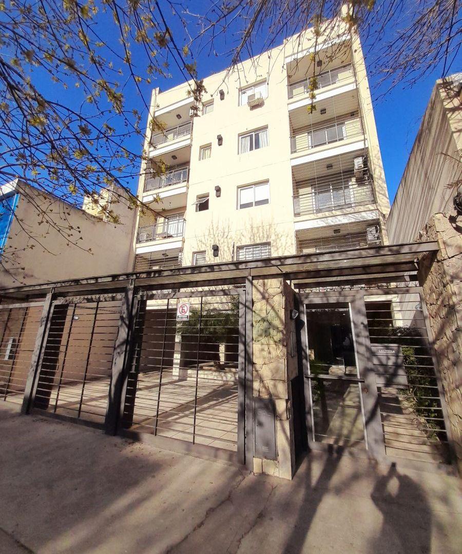 Foto de VENTA: DEPARTAMENTO DE DOS AMBIENTES AL FRENTE. CASTELAR SUR, imagen 2