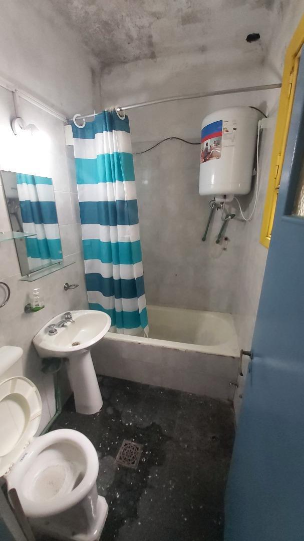 Foto de Local + departamento 2 Amb chico Planta Baja con patio, imagen 3