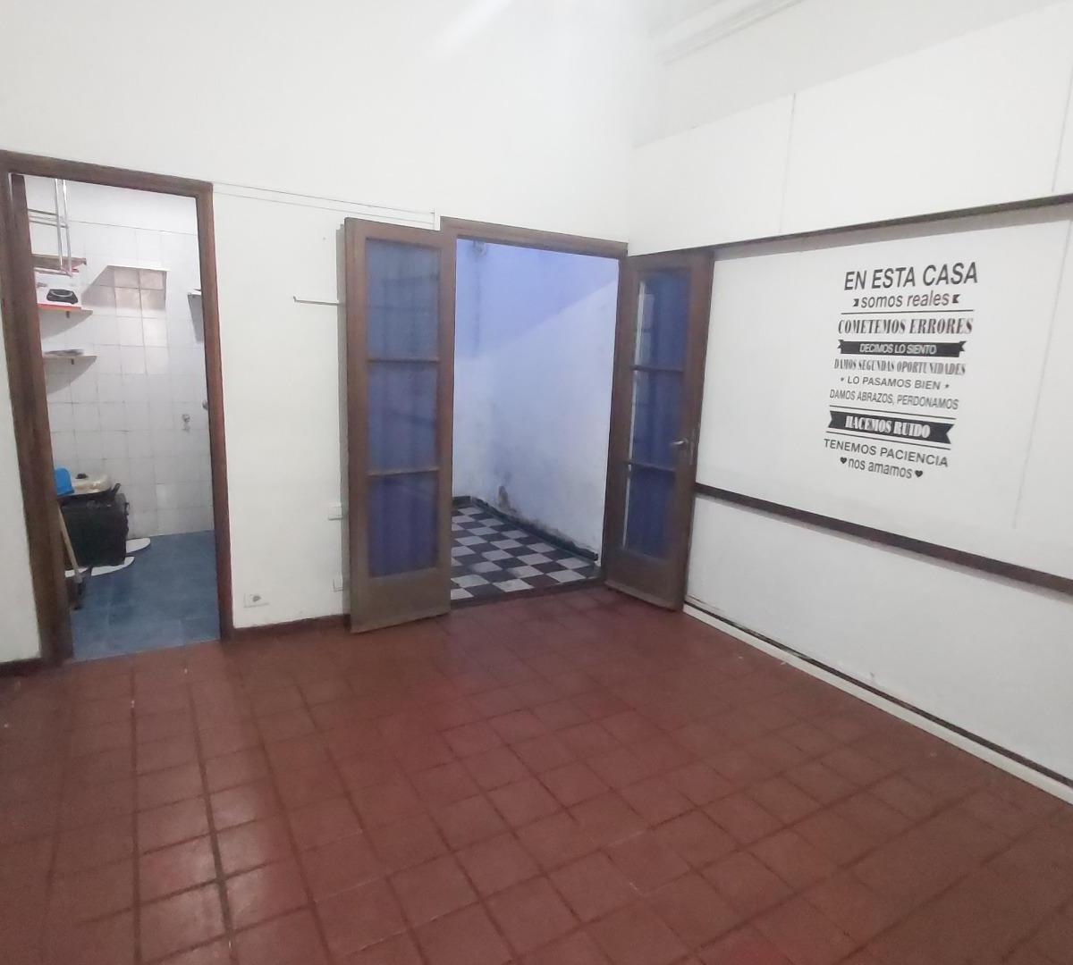 Local + departamento 2 Amb chico Planta Baja con patio