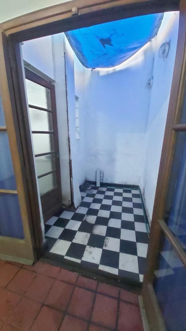 Foto de Local + departamento 2 Amb chico Planta Baja con patio, imagen 4