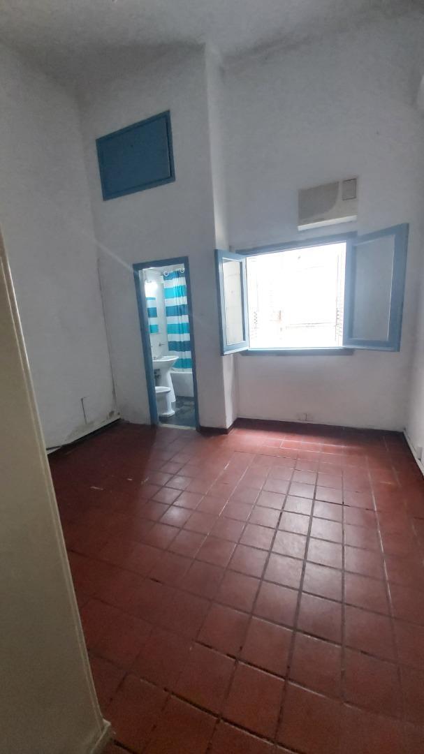 Local + departamento 2 Amb chico Planta Baja con patio