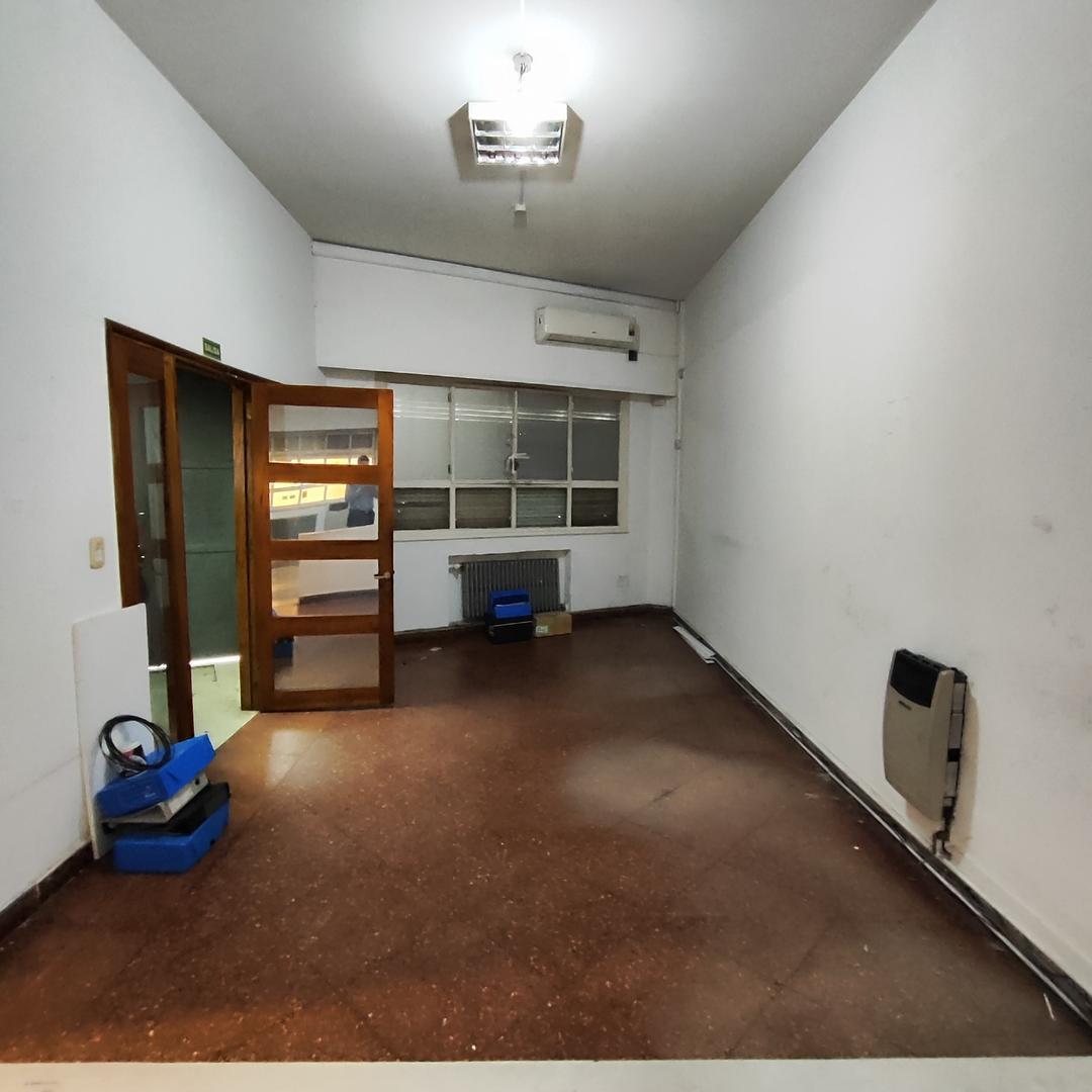 Casa/oficina/deposito Sobre Av Caseros Lote Propio 3