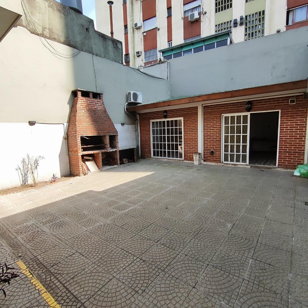 Casa/oficina/deposito Sobre Av Caseros Lote Propio 1