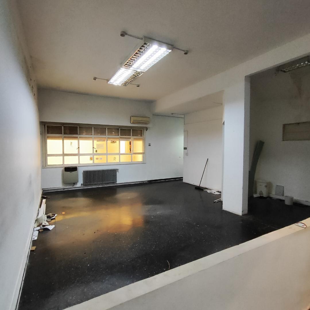 Casa/oficina/deposito Sobre Av Caseros Lote Propio 4