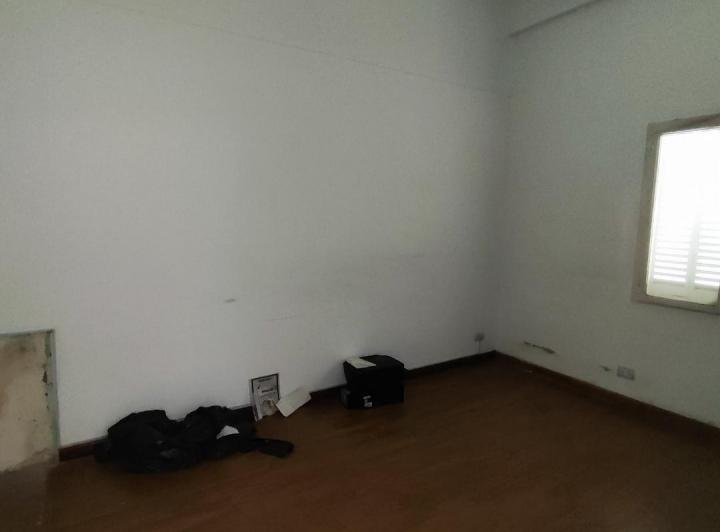Casa/oficina/deposito sobre Av Caseros LOTE PROPIO 4