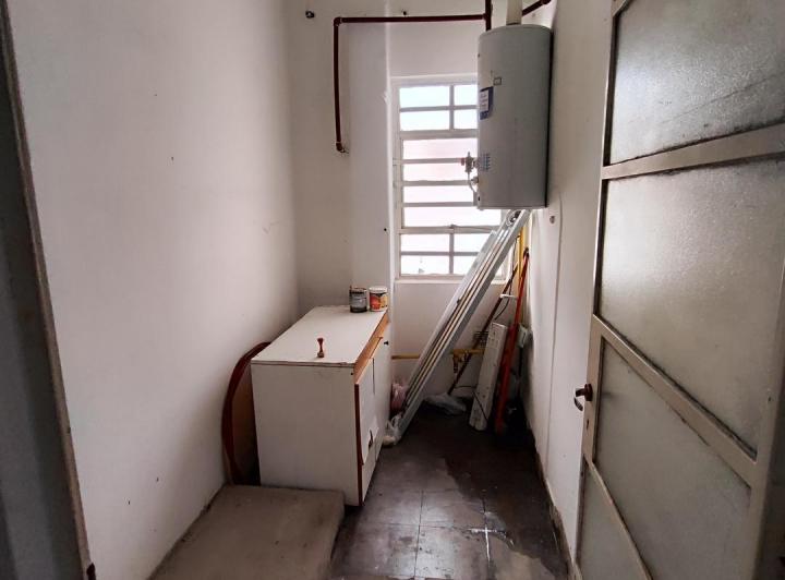 Casa/oficina/deposito sobre Av Caseros LOTE PROPIO 5