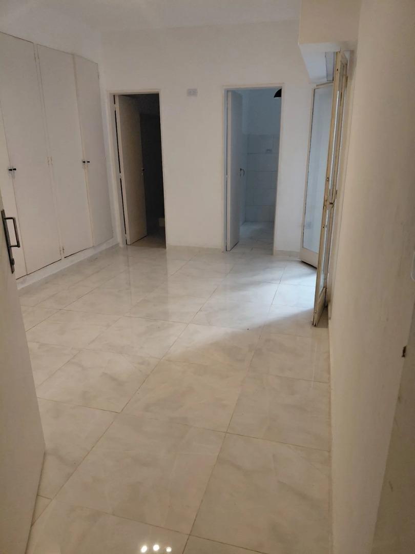 Departamento monoambiente con patio