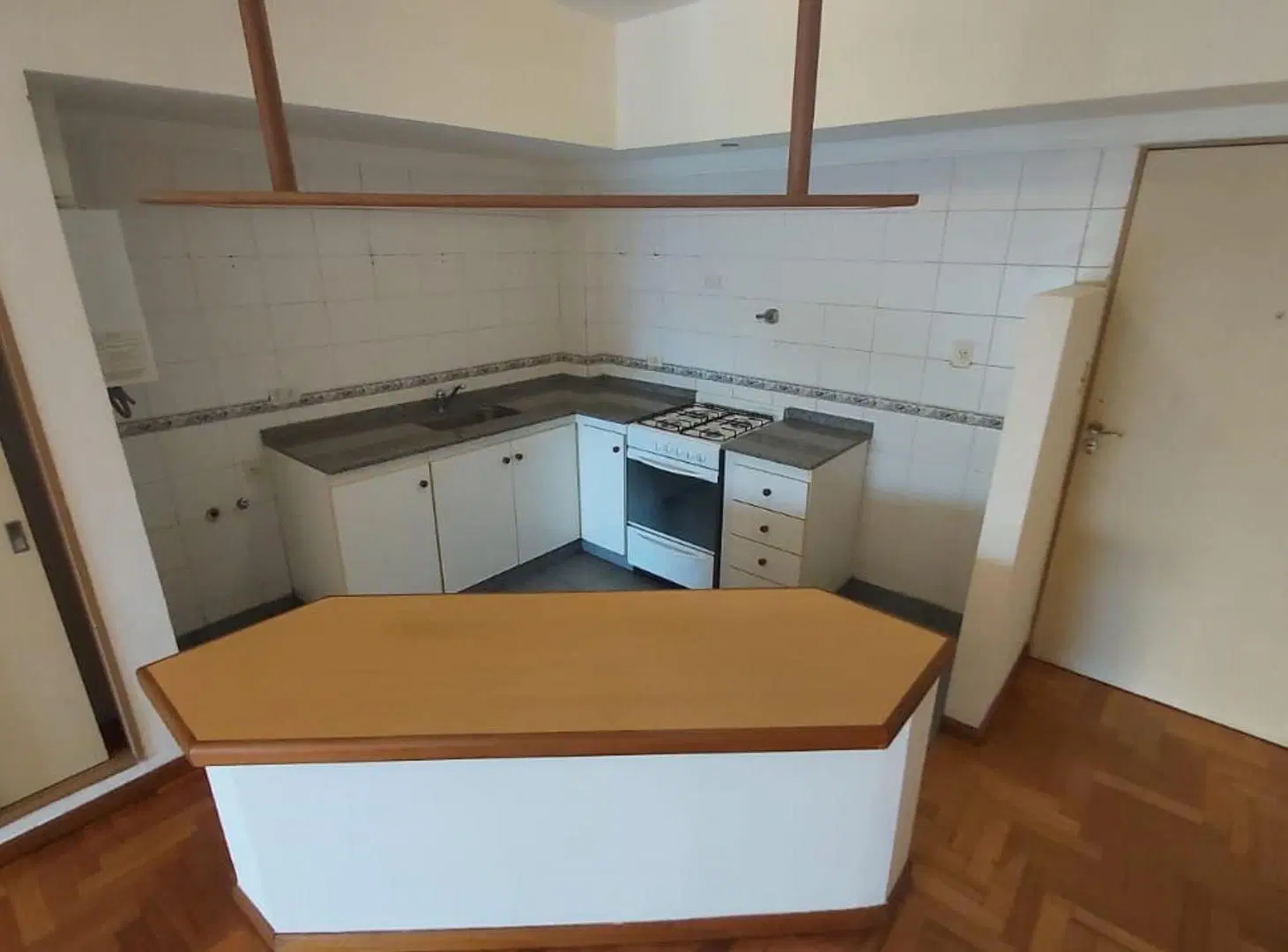 Excelente Monoambiente con Gran Cocina Baño completo Balcon 8
