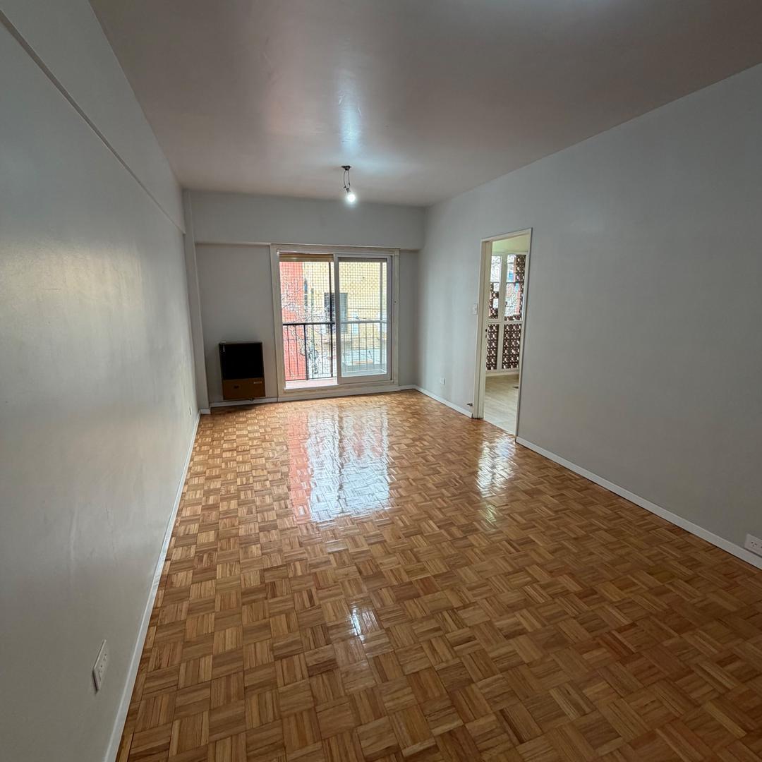 Foto de Excelente departamento de 3 ambientes al frente con cochera, imagen 1