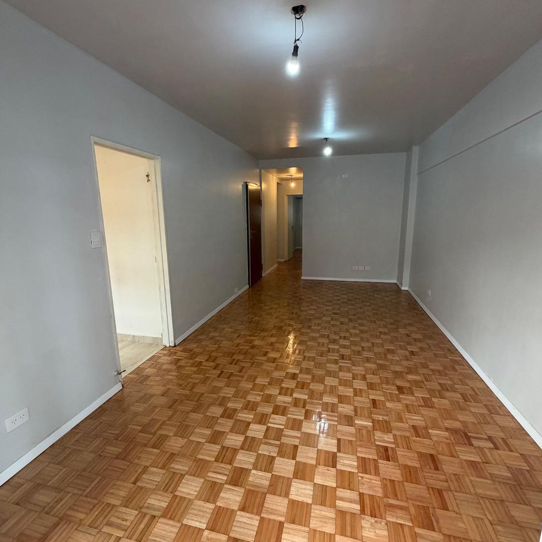 Foto de Excelente departamento de 3 ambientes al frente con cochera, imagen 3