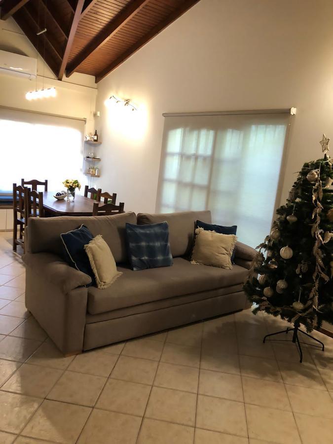 Estupenda casa con piscina en Barrio Lambertucci, Escobar