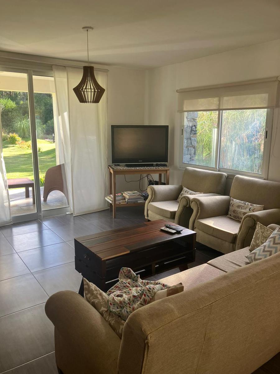 Moderna Casa 5 Ambientes en Excelente Lote 1