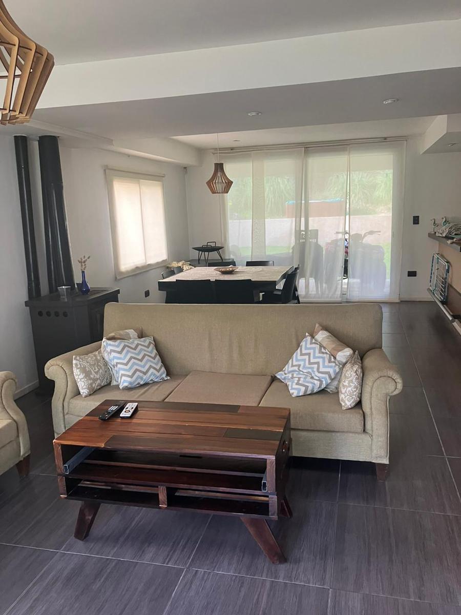 Moderna Casa 5 Ambientes en Excelente Lote 5