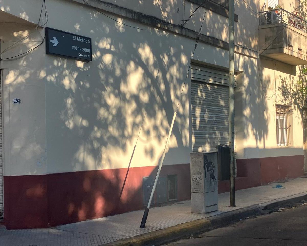 Importante Depósito y Local en Esquina. 4