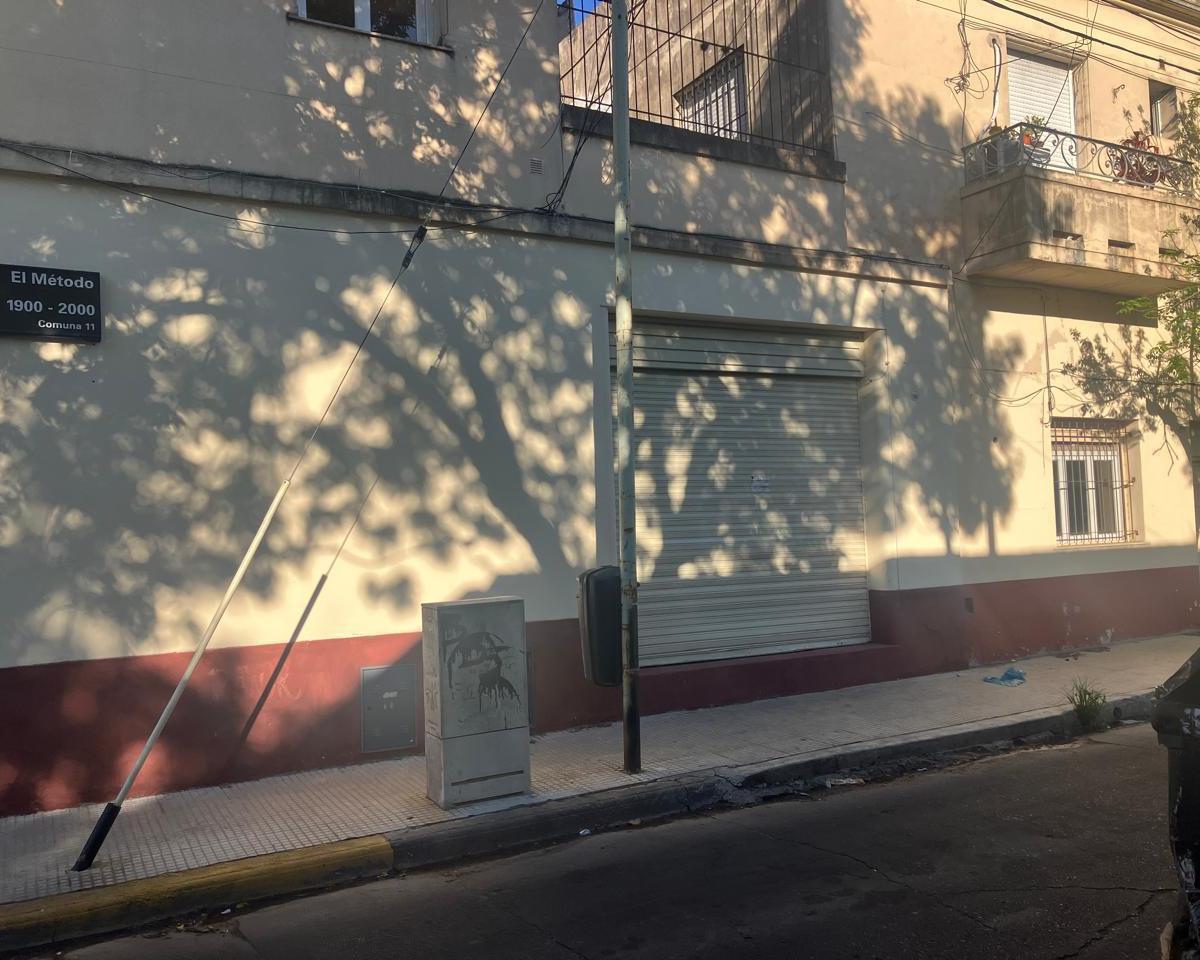Importante Depósito y Local en Esquina. 5