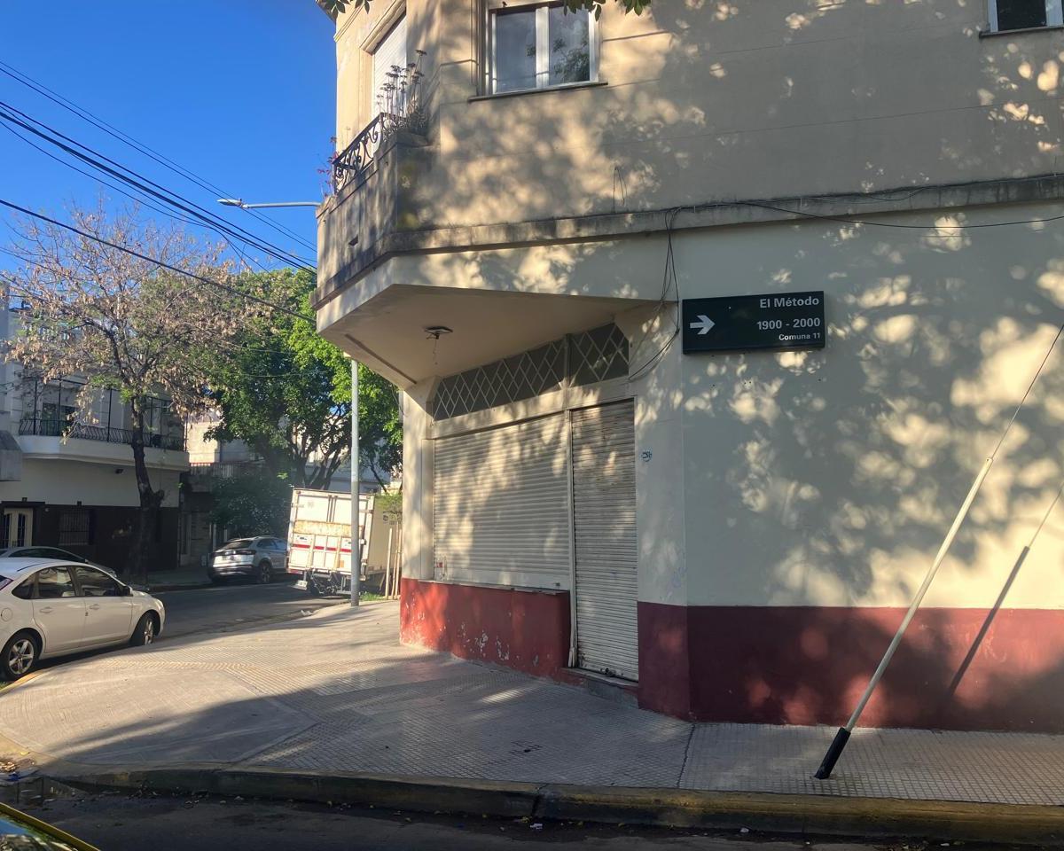 Importante Depósito y Local en Esquina. 2