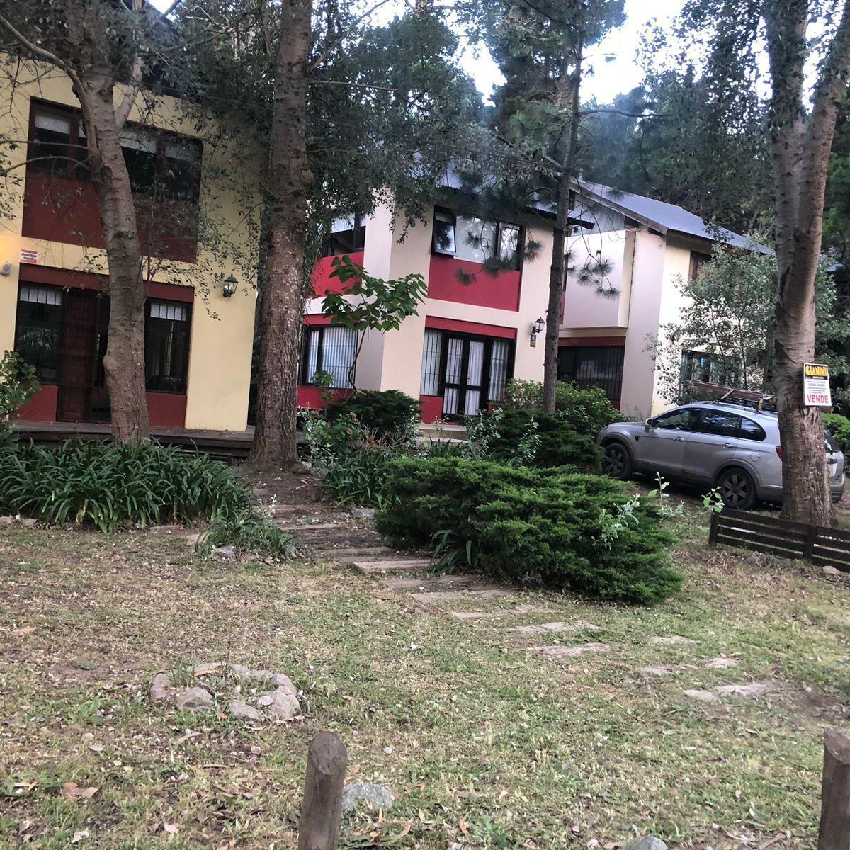 Casa en Dos Plantas con Amplio Espacio Verde 2