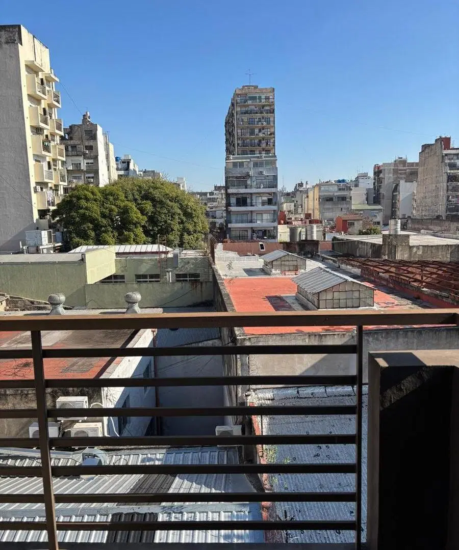 Monoambiente moderno en Almagro norte, con balcón muy luminoso 1