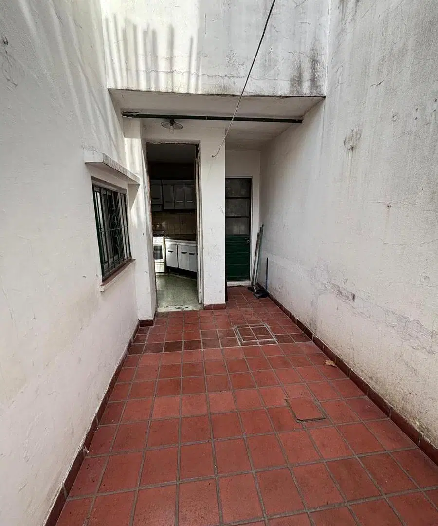 Casa 4 ambientes + Departamento/Taller/etc en planta alta 5