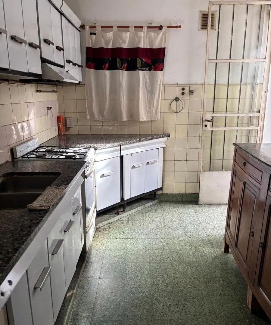Casa 4 ambientes + Departamento/Taller/etc en planta alta 2