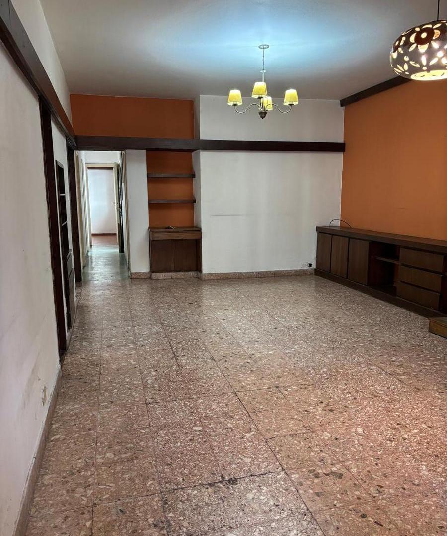 Casa 4 ambientes + Departamento/Taller/etc en planta alta