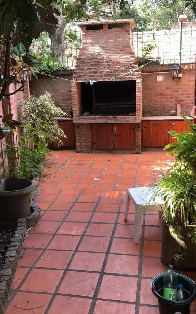 Impecable Chalet de 4 ambientes con amplio jardin. Zona Anfiteatro del Pinar. Gas natural 4