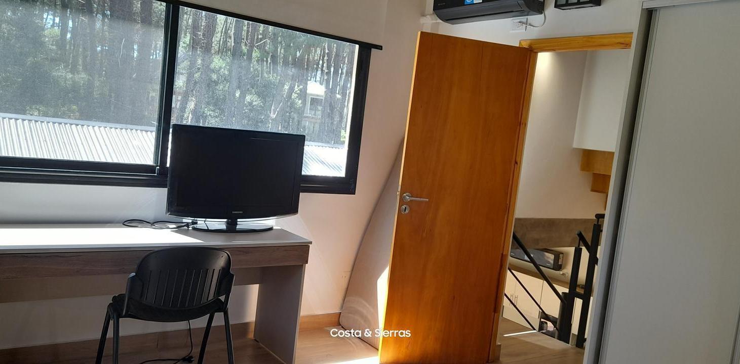 Foto de Moderna casa de 5 ambientes, para 8 pasajeros, a 3 cuadras del mar, imagen 1
