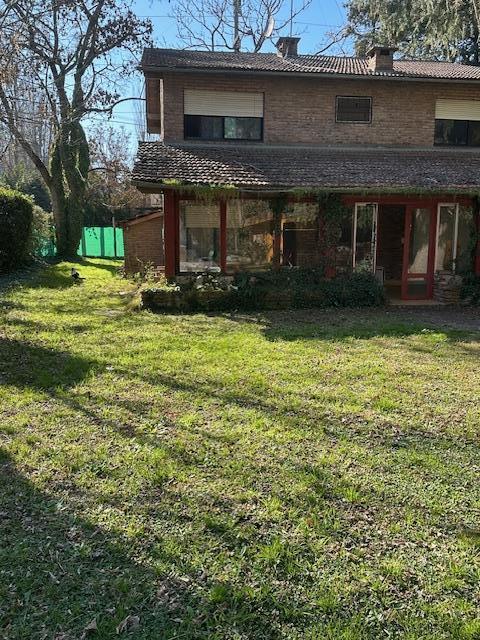 Casa a la venta en  tortuguitas  con pileta sobre calle misiones