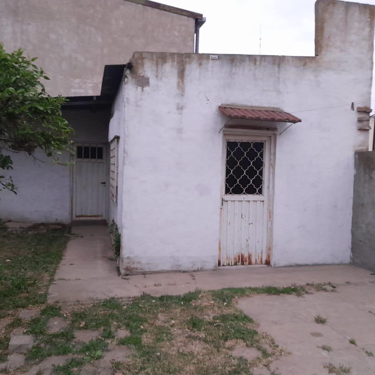 Casa a La Venta 4 Ambientes con Cochera y Patio 1