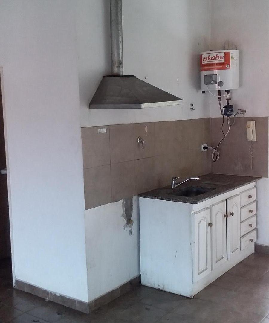 Foto de VENTA DE 2 LOCALES Y 2 DEPARTAMENTOS EN DEL VISO, imagen 2