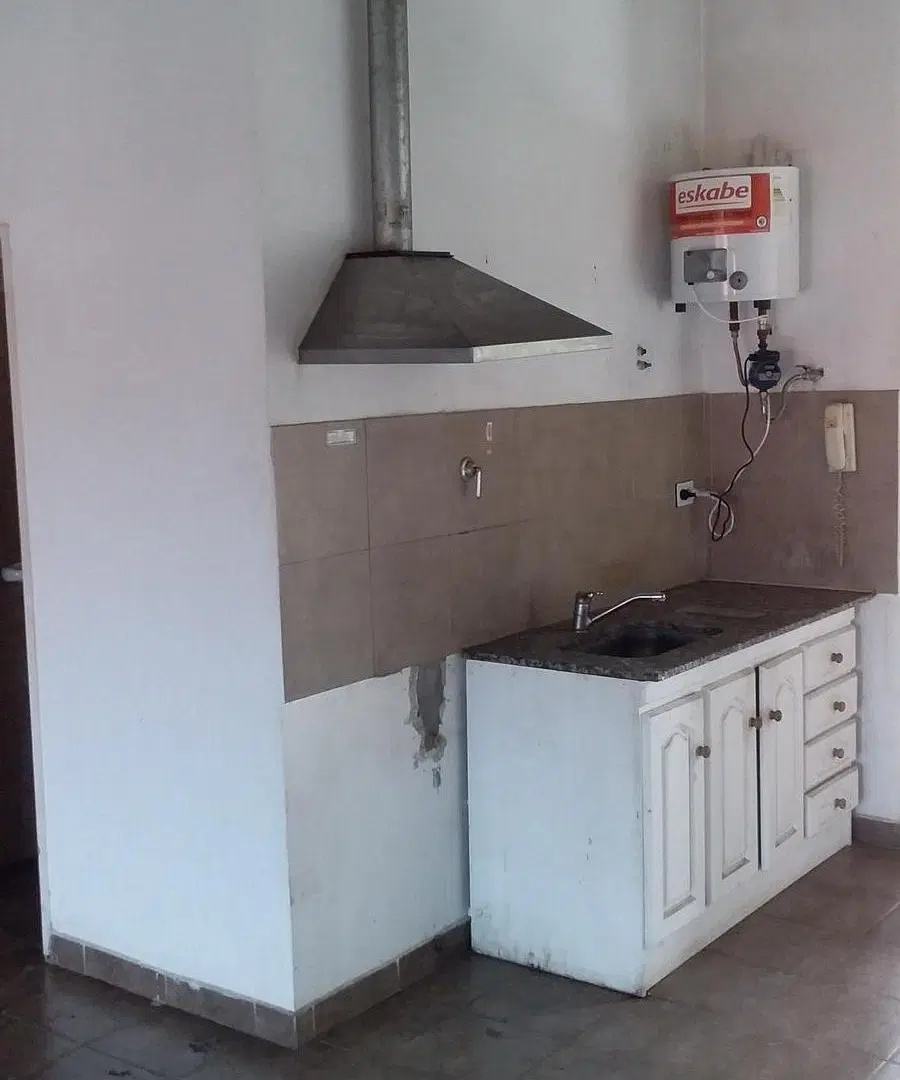 VENTA DE  2 LOCALES Y 2 DEPARTAMENTOS EN DEL VISO 2