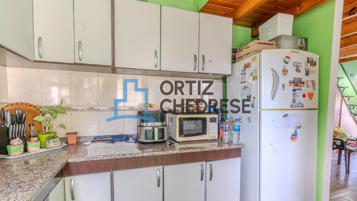 Foto de Departamento de 4 ambientes en venta 2do piso por escalera en Martin, imagen 2