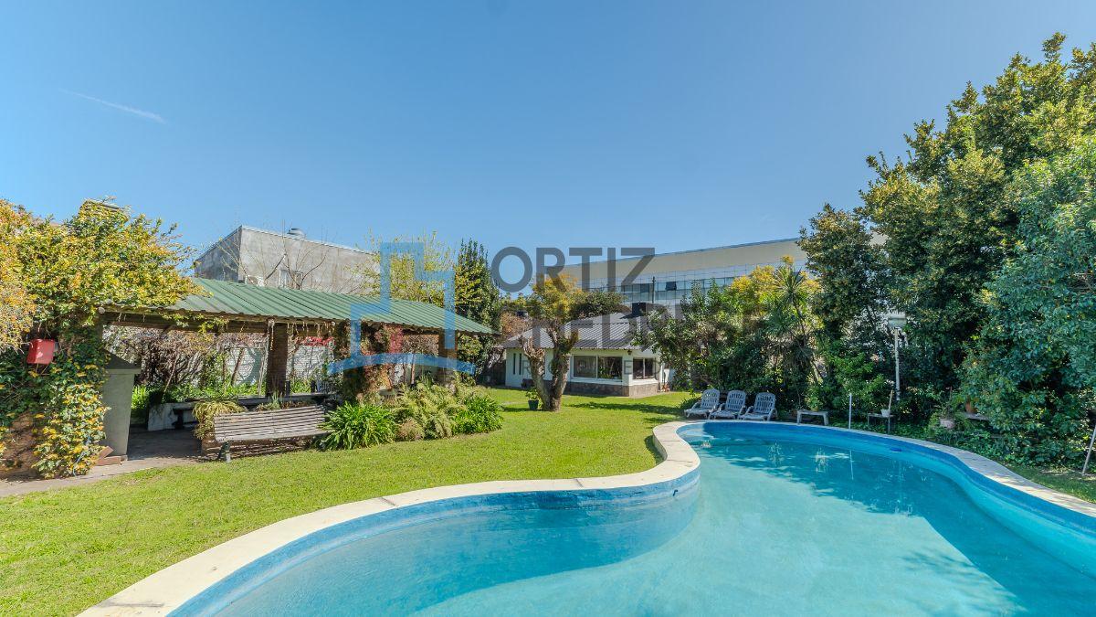 Comodoro Rivadavia 100 - Casa de 5 ambientes doble lote con pileta - Los Polvorines