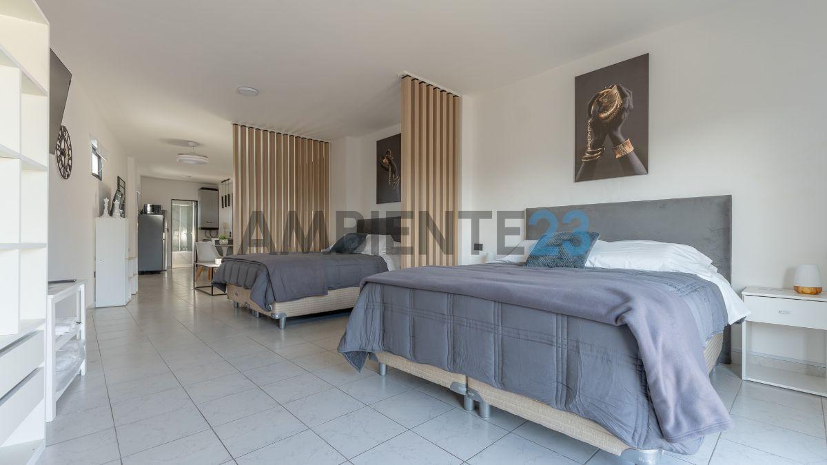 Foto de Amplio Departamento monoambiente con balcón remodelado y amoblado en, imagen 3