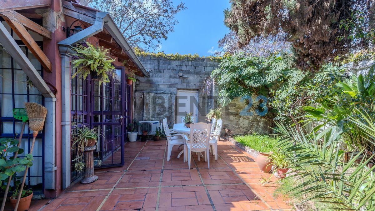 Foto de Casa de 6 ambientes en venta - Villa Pueyrredon, imagen 1