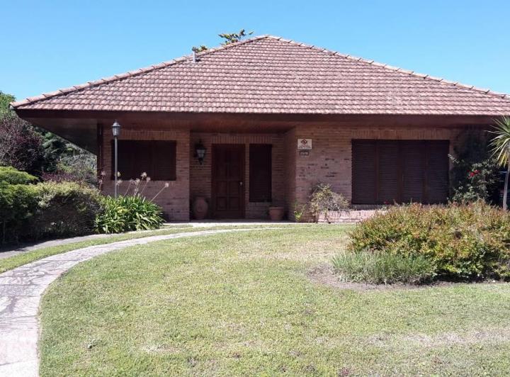 AV. LIBERTADOR 2900 -EXCELENTE CHALET A 200 MTS DEL MAR