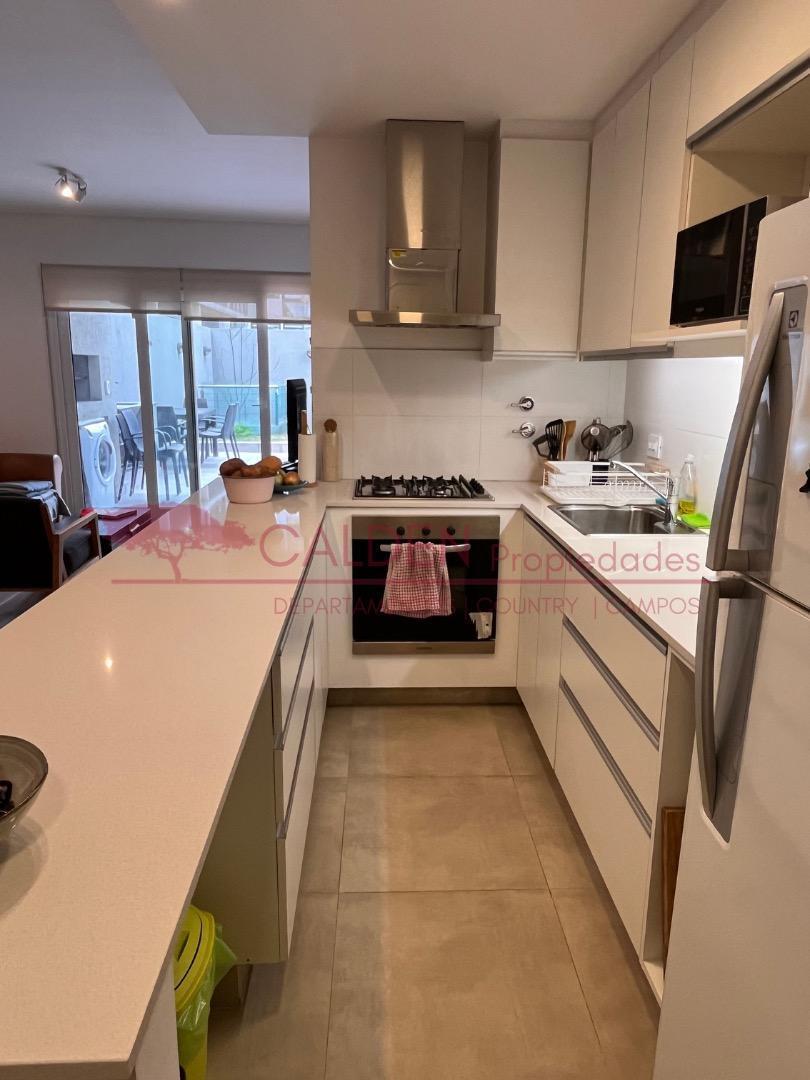 Foto de Venta dpto. 2 amb. c/ cochera, jardín y parrilla - Coghlan, imagen 2