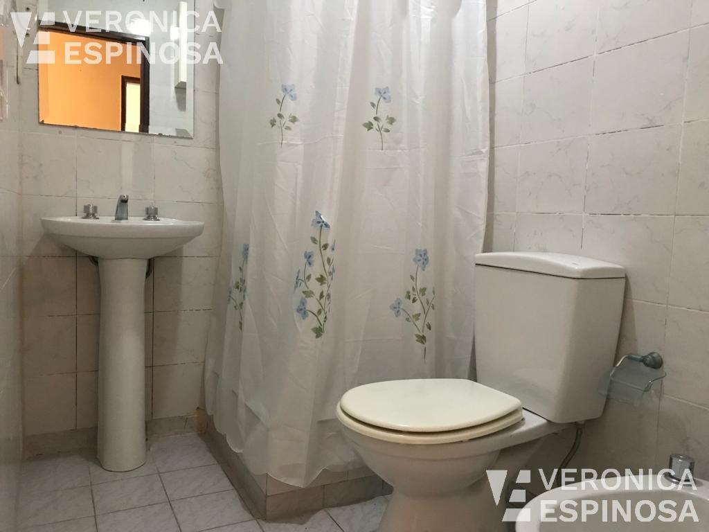 Casa de Seis Ambientes en Venta, Moron. Propiedad Sobre Lote Propio 4