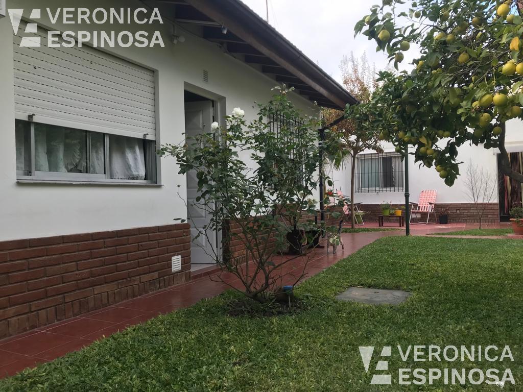 Casa de Seis Ambientes en Venta, Moron. Propiedad Sobre Lote Propio 2
