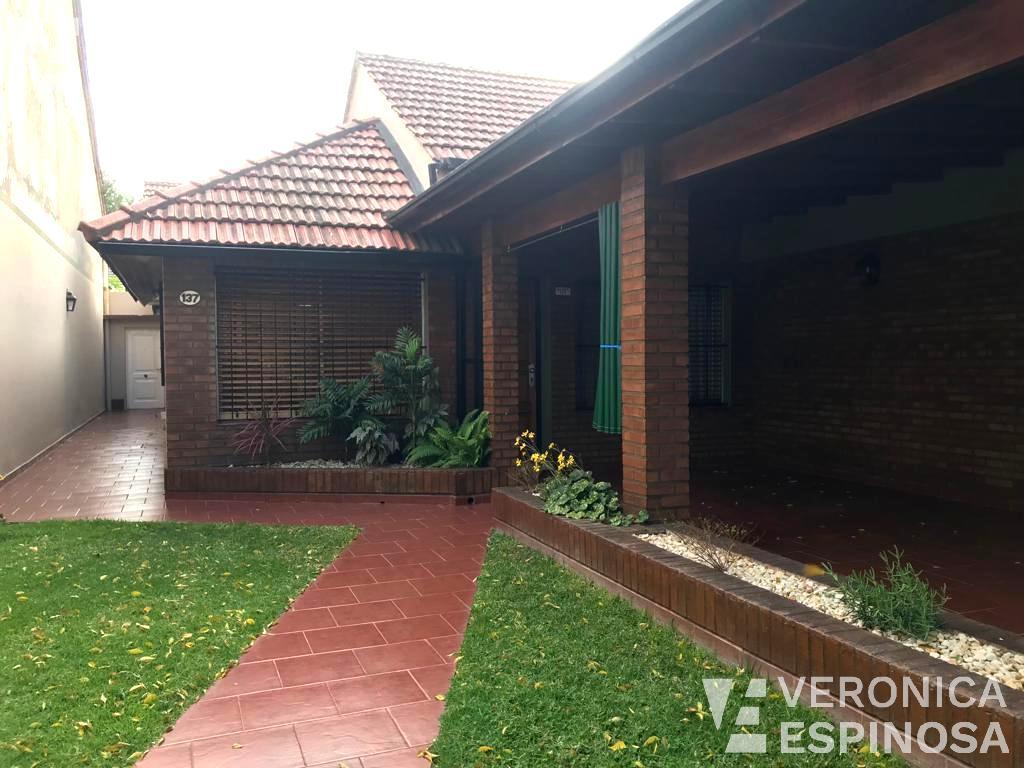Casa de Seis Ambientes en Venta, Moron. Propiedad Sobre Lote Propio 1
