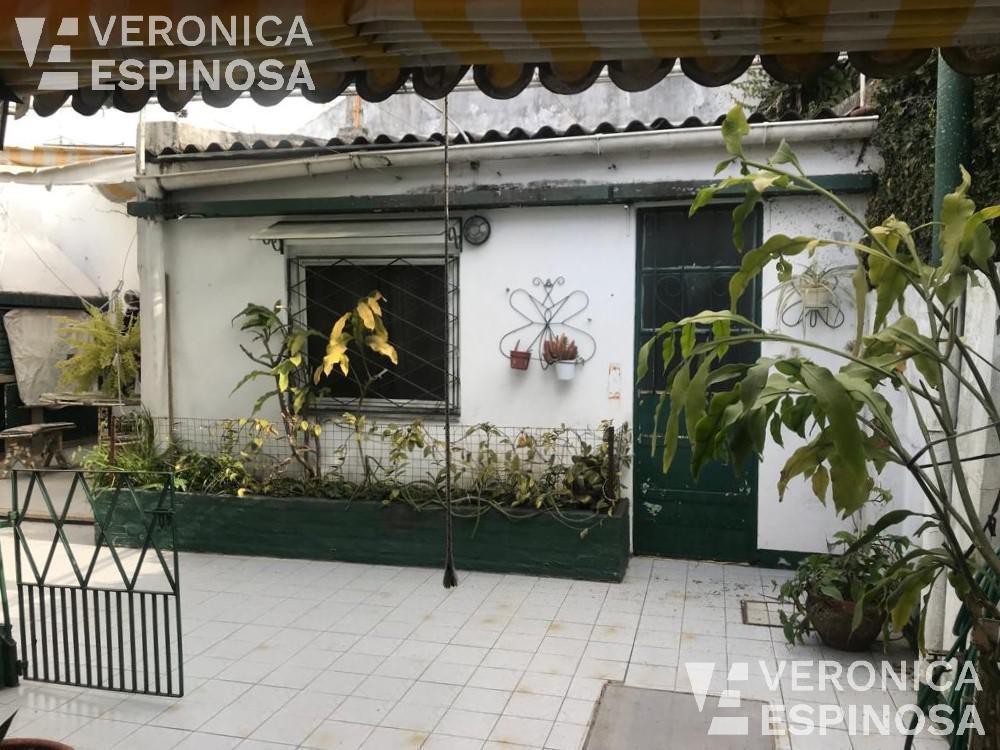 Casa de Cuatro Ambientes en Venta, con Cochera - Moron 3