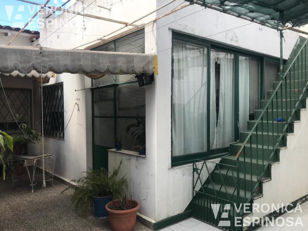 Casa de Cuatro Ambientes en Venta, con Cochera - Moron 3