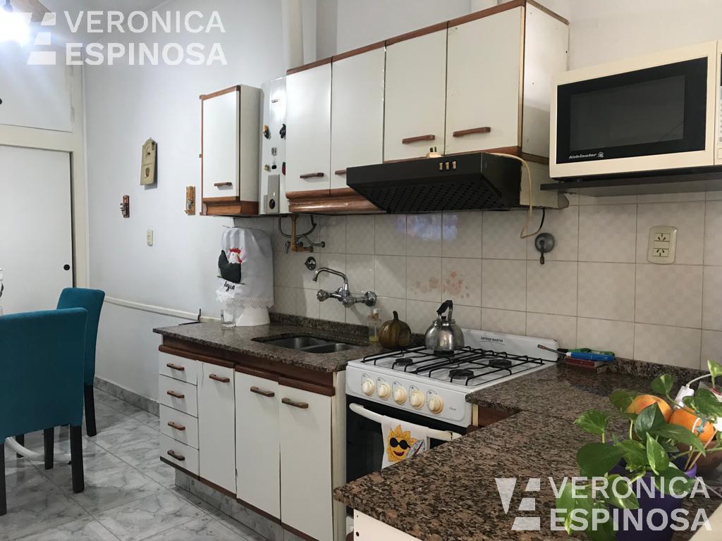 Casa de Cuatro Ambientes en Venta, con Cochera - Moron 1